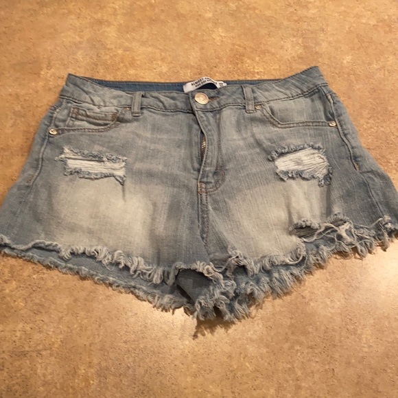 Juniors Almost Famous jean shorts size 10 - Picture 1 of 7